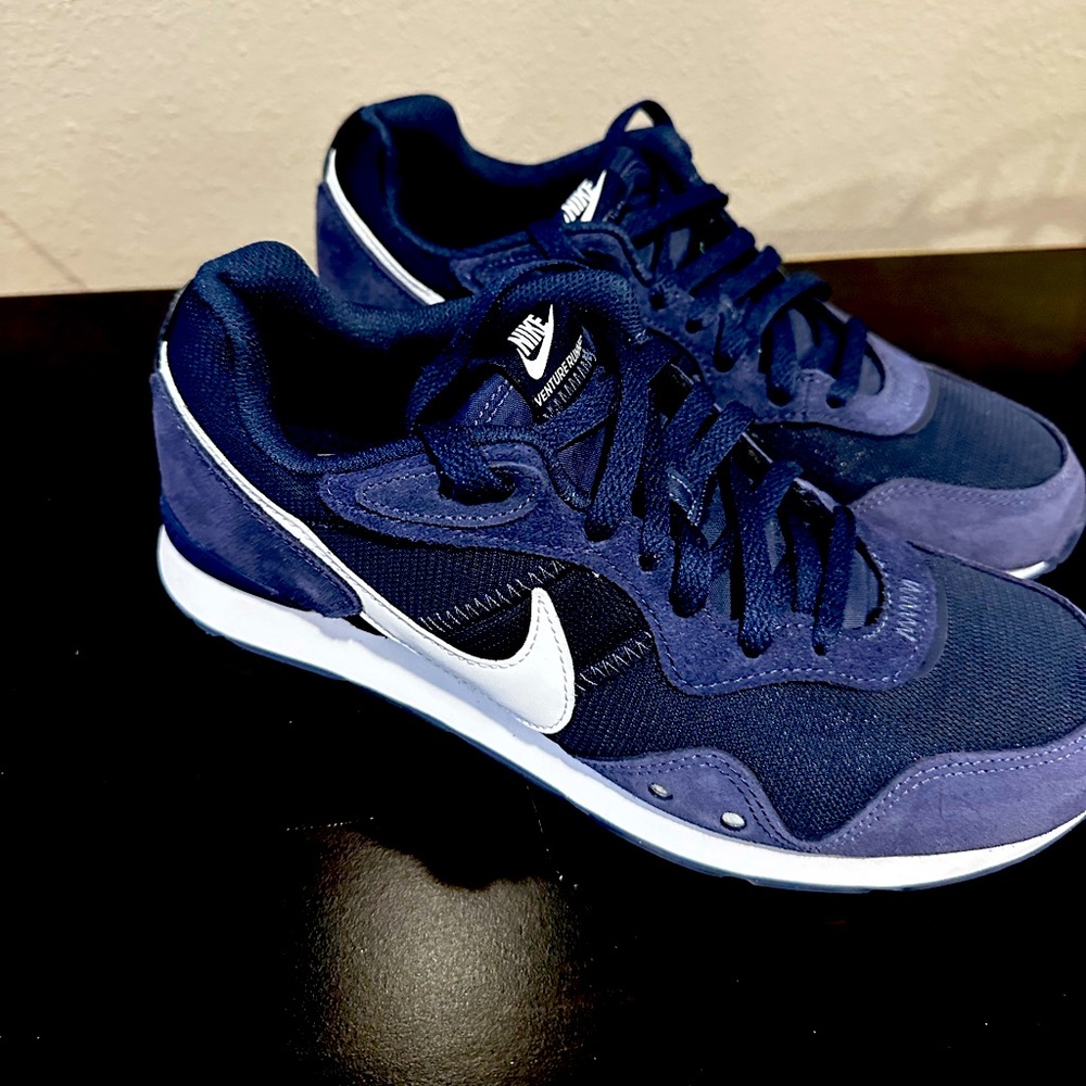 Nike Venture Runner size 9